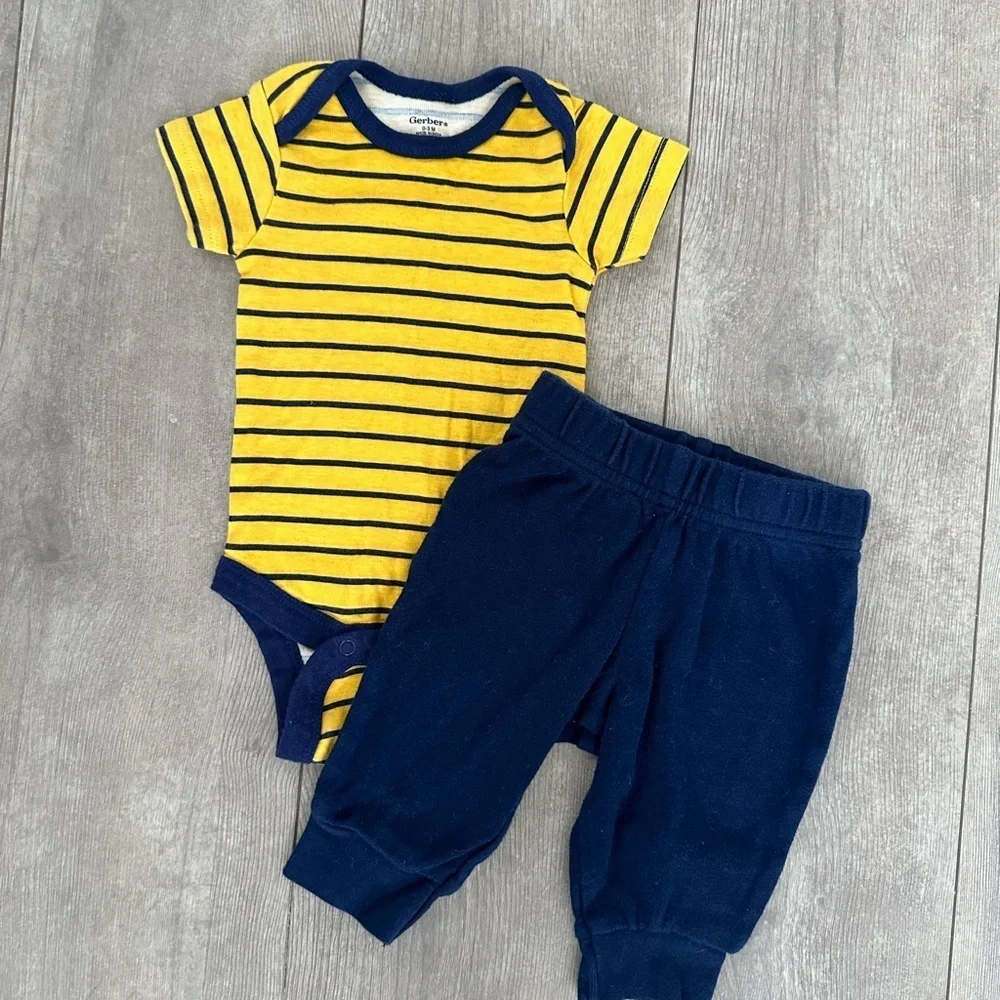 Gerber & Carter’s0-3 Month Baby Boy matching outfit set